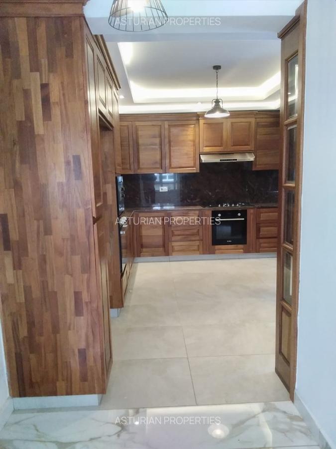 6 Bed Townhouse with En Suite in Lavington - 3