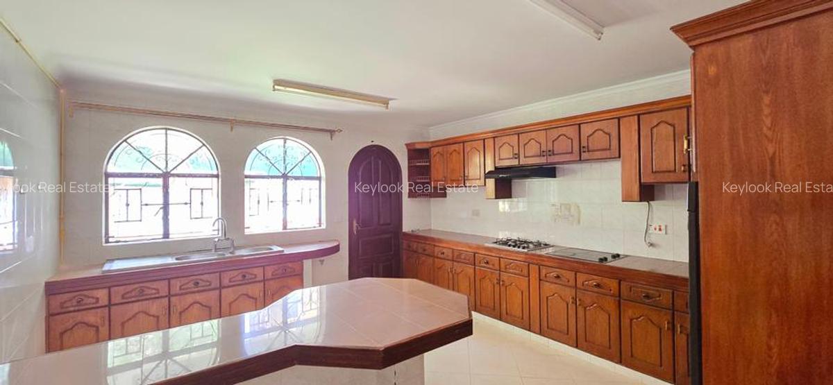 5 Bed Townhouse with En Suite at Riverside Garden - 6