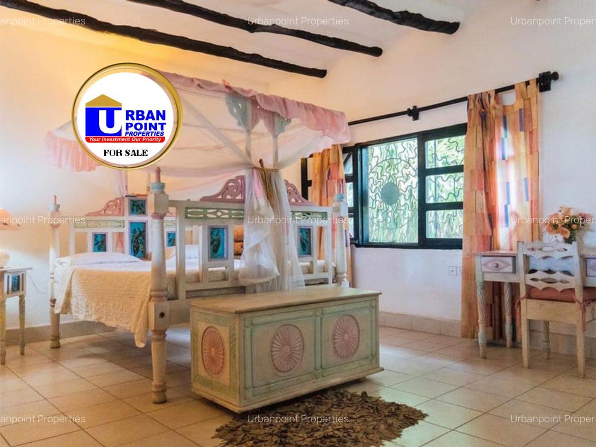 5 Bed Villa with En Suite in Watamu - 9