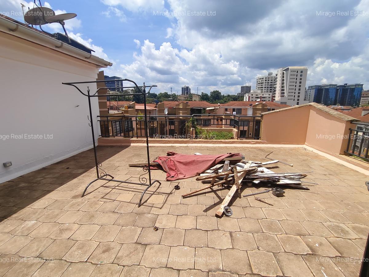 3 Bed Apartment with En Suite in Riverside - 16