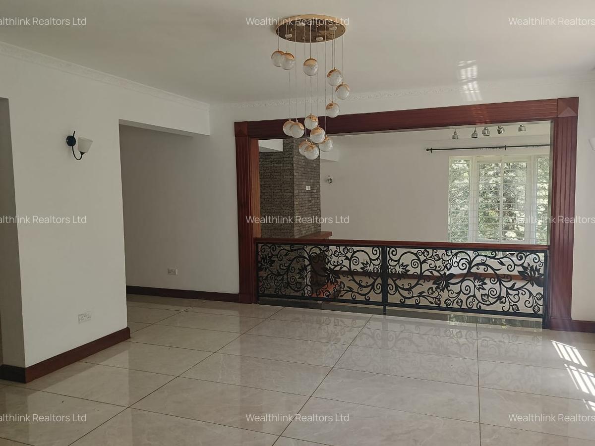 5 Bed Townhouse with En Suite at Lonetree - 11