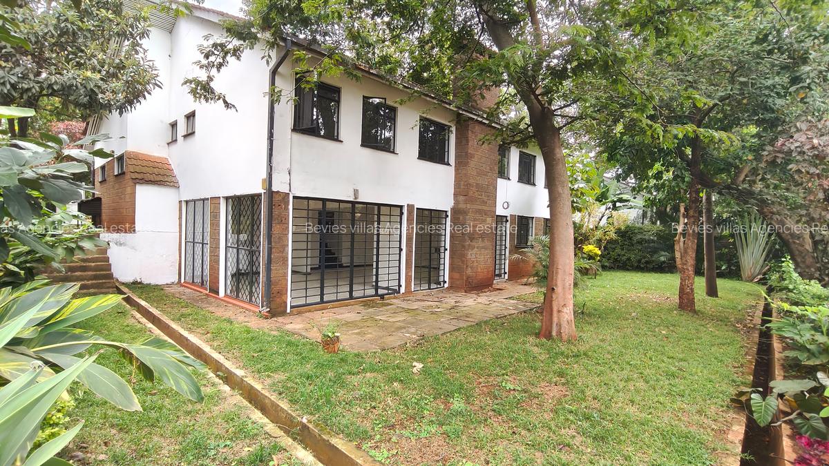 4 Bed House with En Suite at Lavington - 2