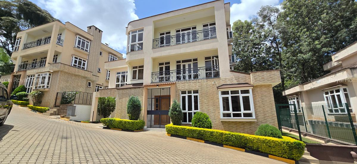 5 Bed Townhouse with En Suite at Lavington Green - 3