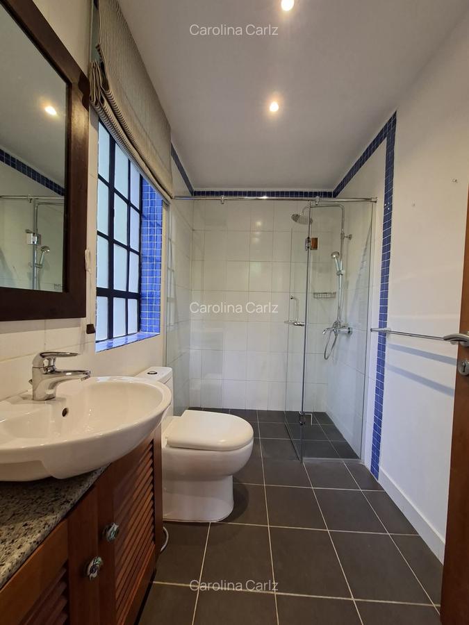 2 Bed Townhouse with En Suite at Lakeview - 18