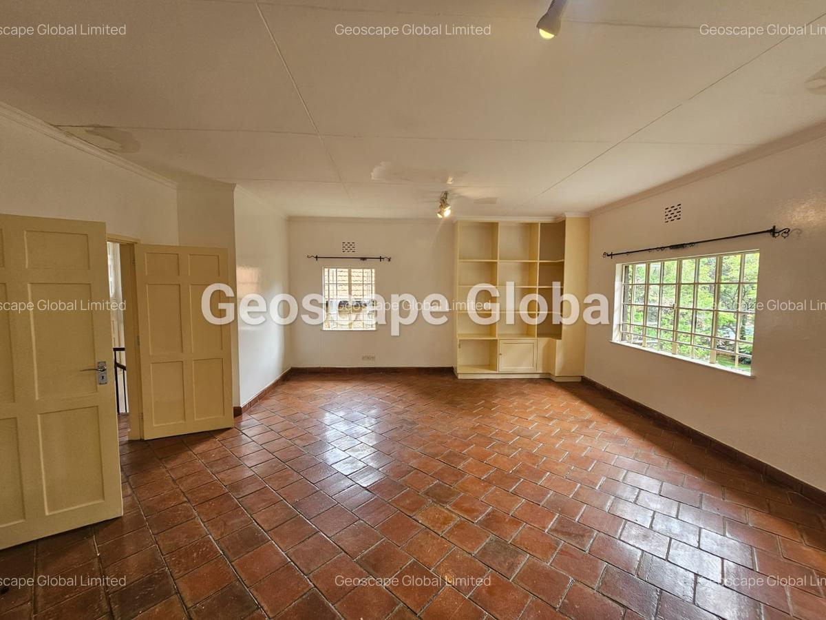 4 Bed House with En Suite in Lavington - 4