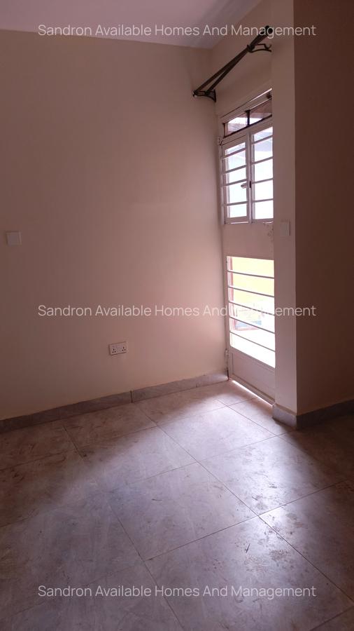 1 Bed House with En Suite in Lavington - 4