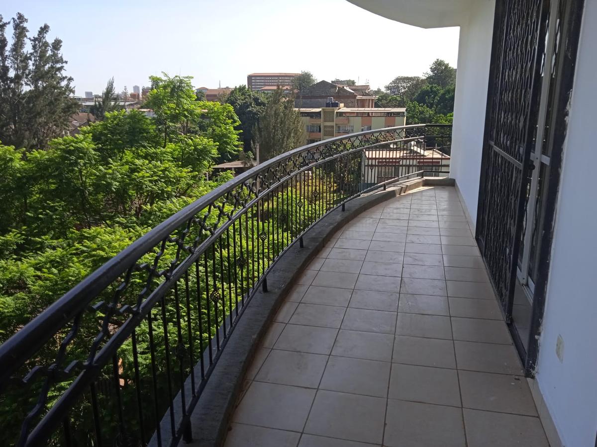 4 Bed Apartment with En Suite in Parklands - 3