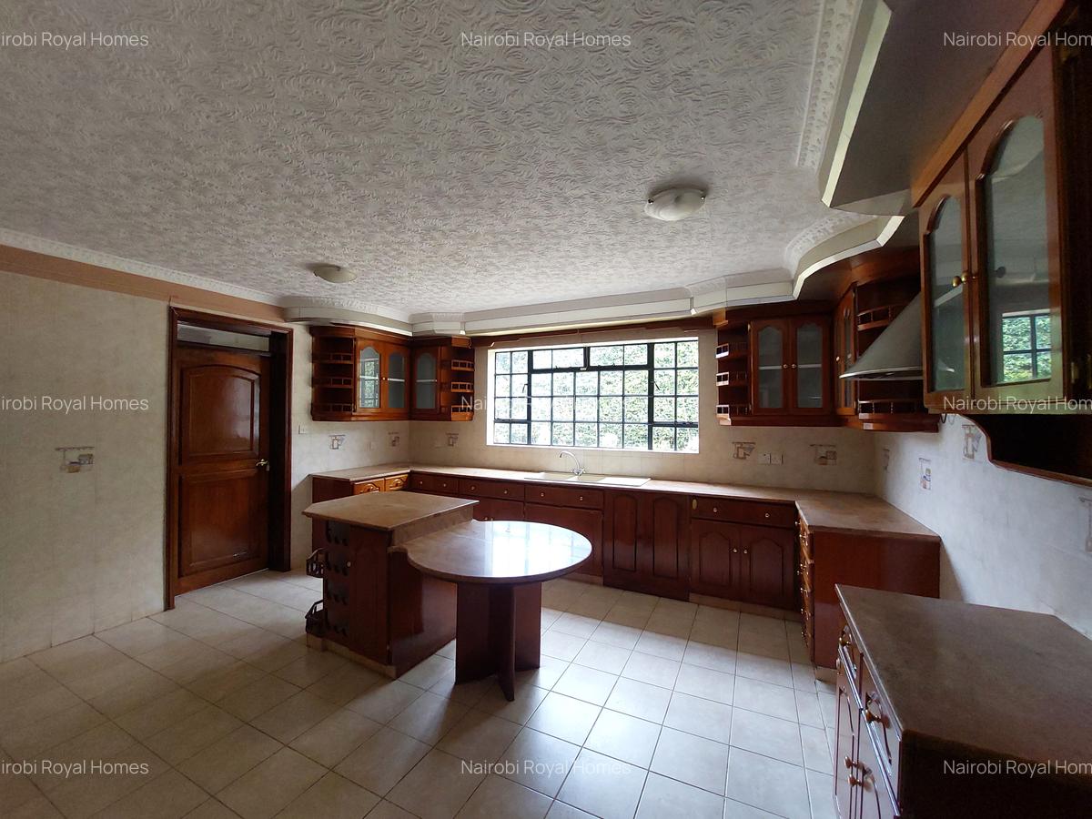 5 Bed House with En Suite at Daisy Road - 18