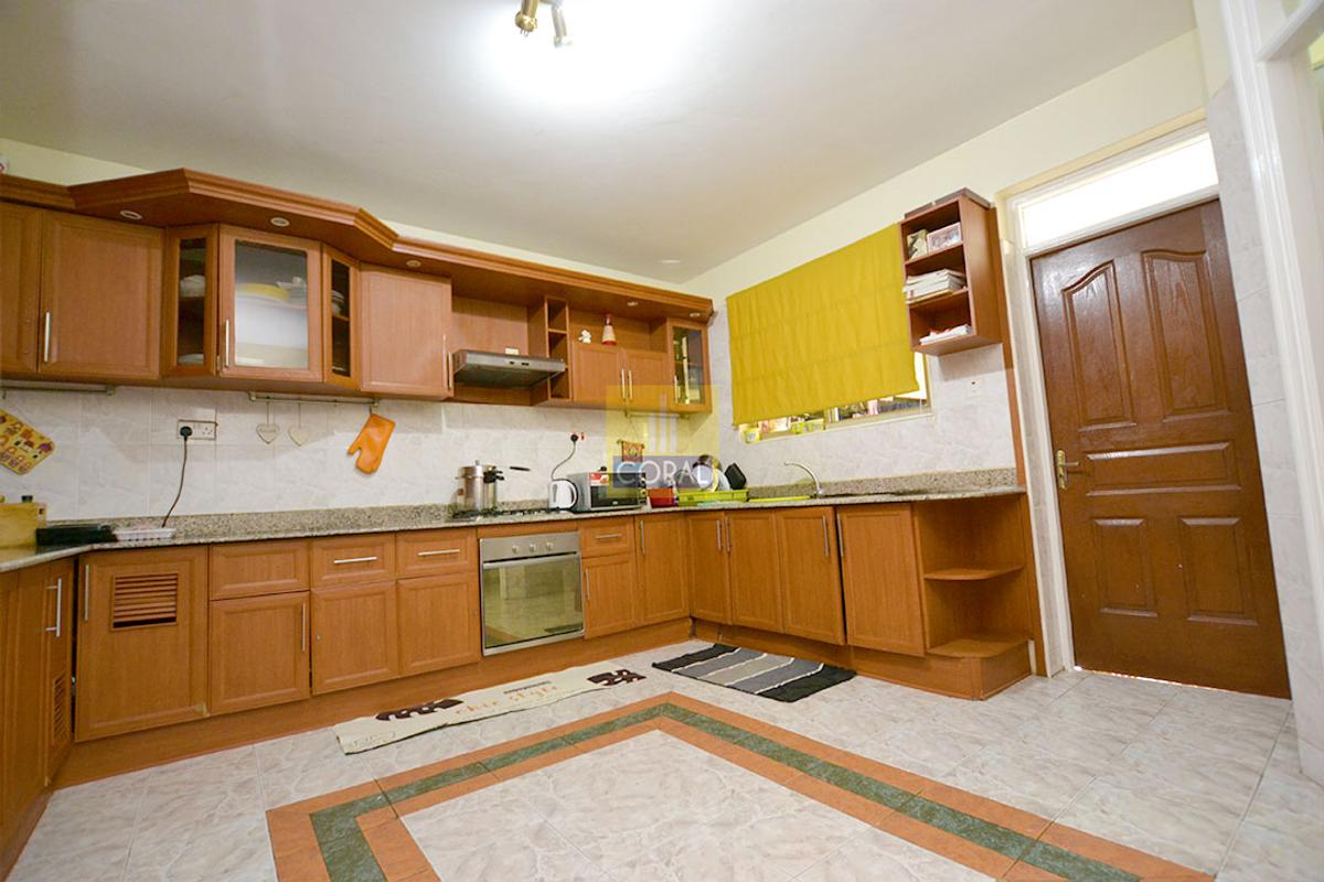 3 Bed Apartment with En Suite at N/A - 11