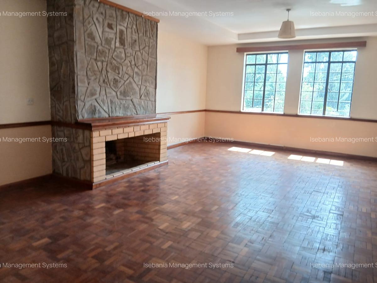 5 Bed House with En Suite at - 12