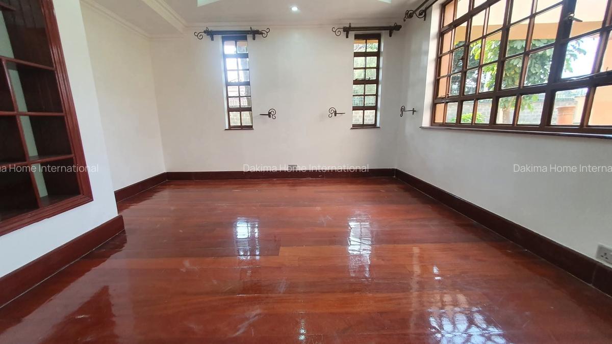 5 Bed House with En Suite in Runda - 11