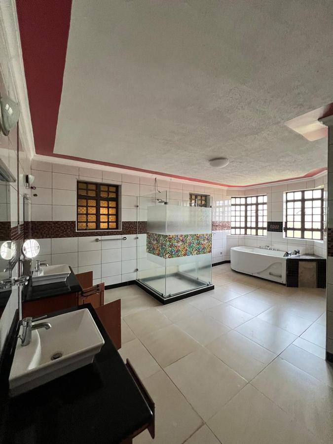 5 Bed House with En Suite in Runda - 7