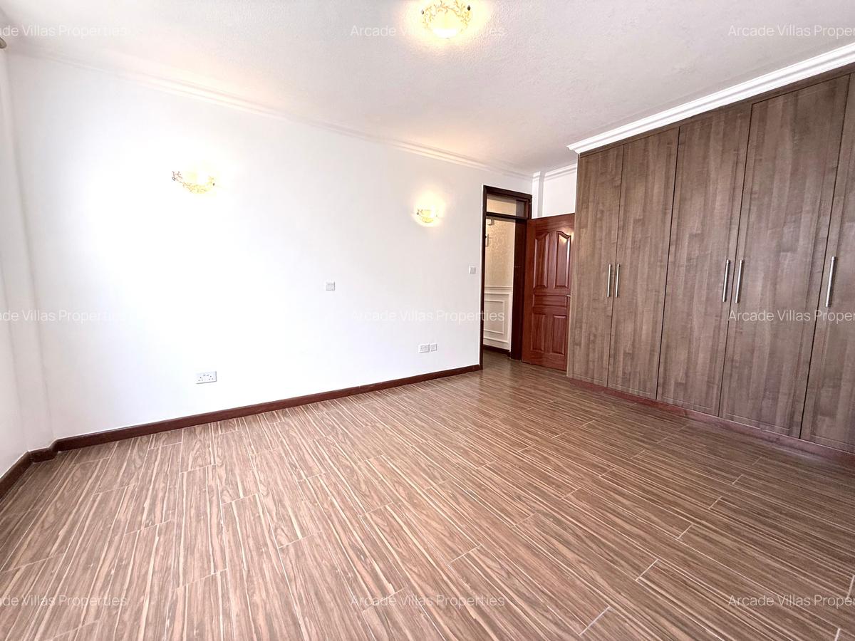 3 Bed Apartment with En Suite in Riverside - 6