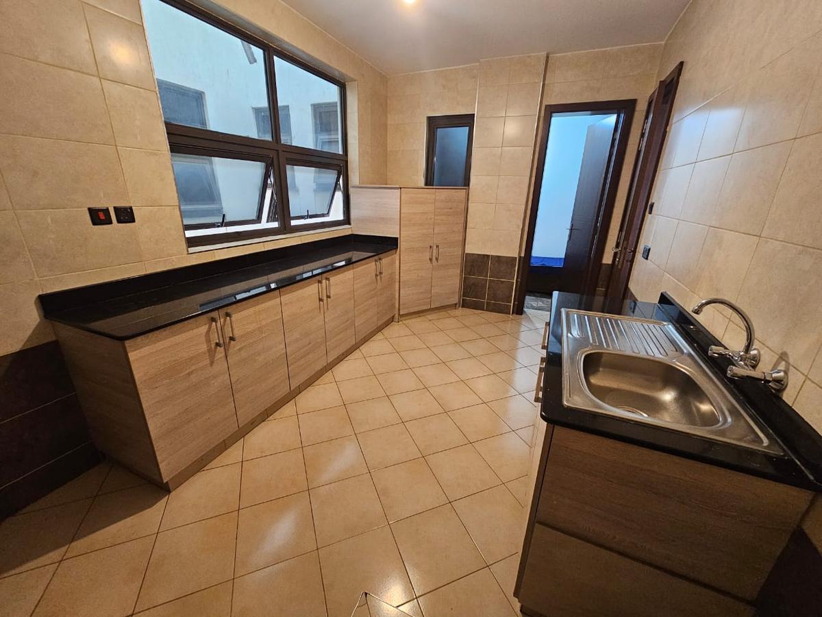 4 Bed Apartment with En Suite in General Mathenge - 5