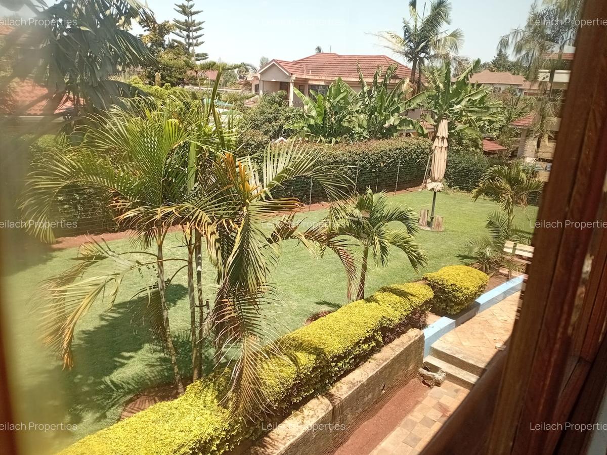 5 Bed House with En Suite in Runda - 3