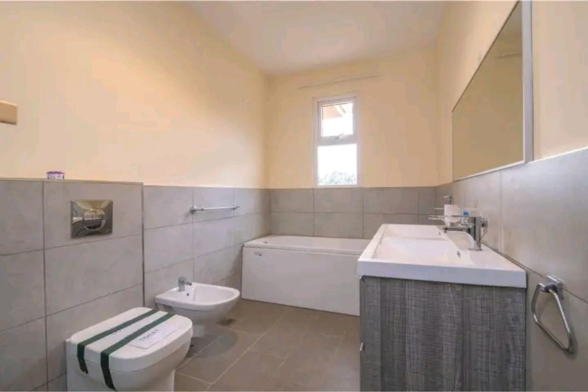 4 Bed Townhouse with En Suite at Paradise Lost Road - 14