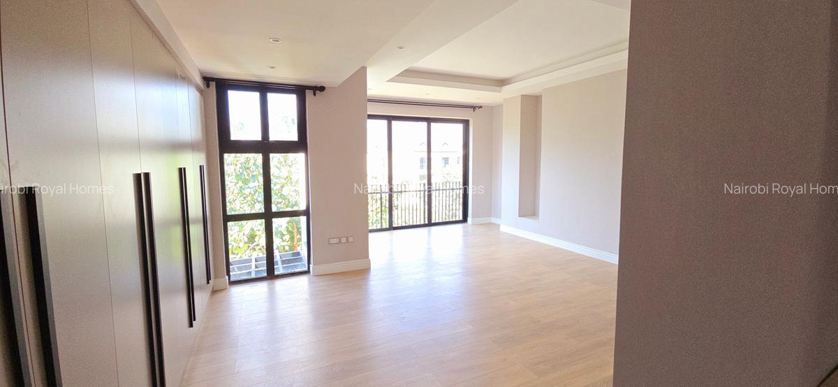 4 Bed House with En Suite at Palm Valley - 6