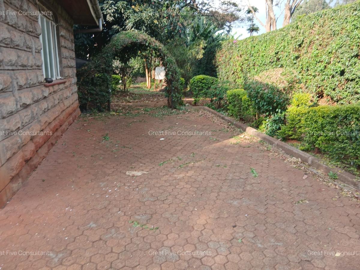 5 Bed House with En Suite in Runda - 14