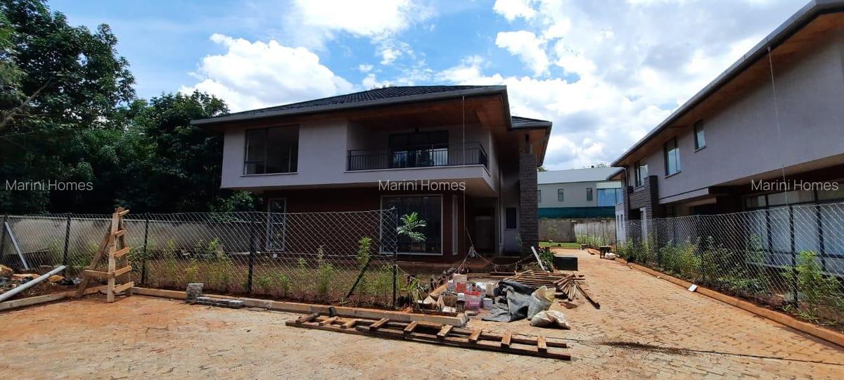 5 Bed Townhouse with En Suite in Lavington - 3
