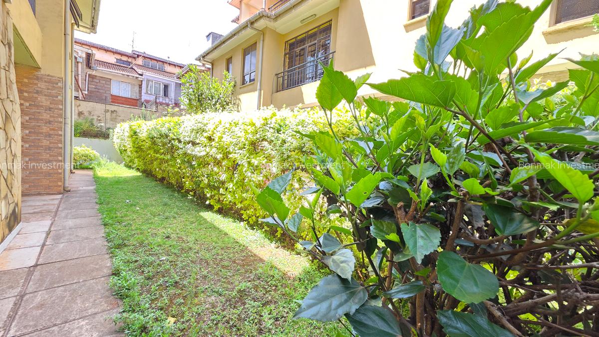 5 Bed Townhouse with En Suite at Lavington Green - 4