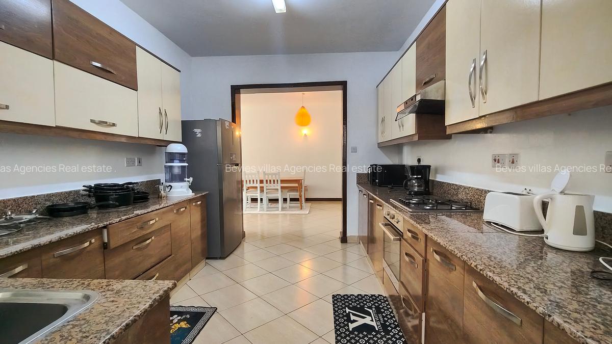 2 Bed Apartment with En Suite at Brookside - 5
