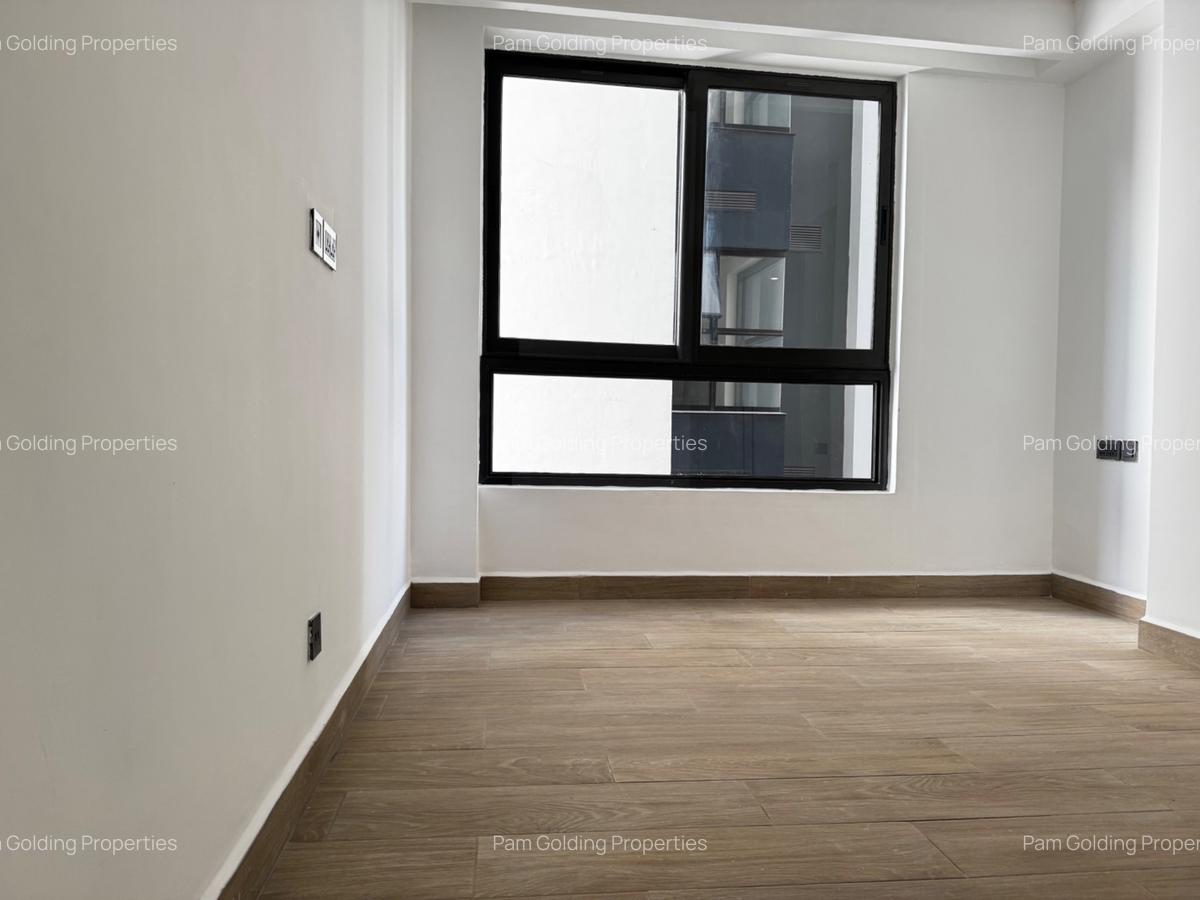 3 Bed Apartment with En Suite in Riverside - 15