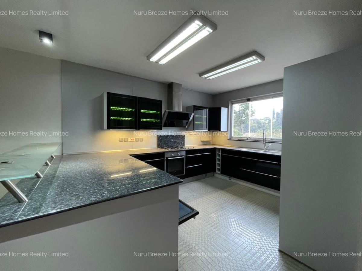 3 Bed Apartment with En Suite in Riverside - 17