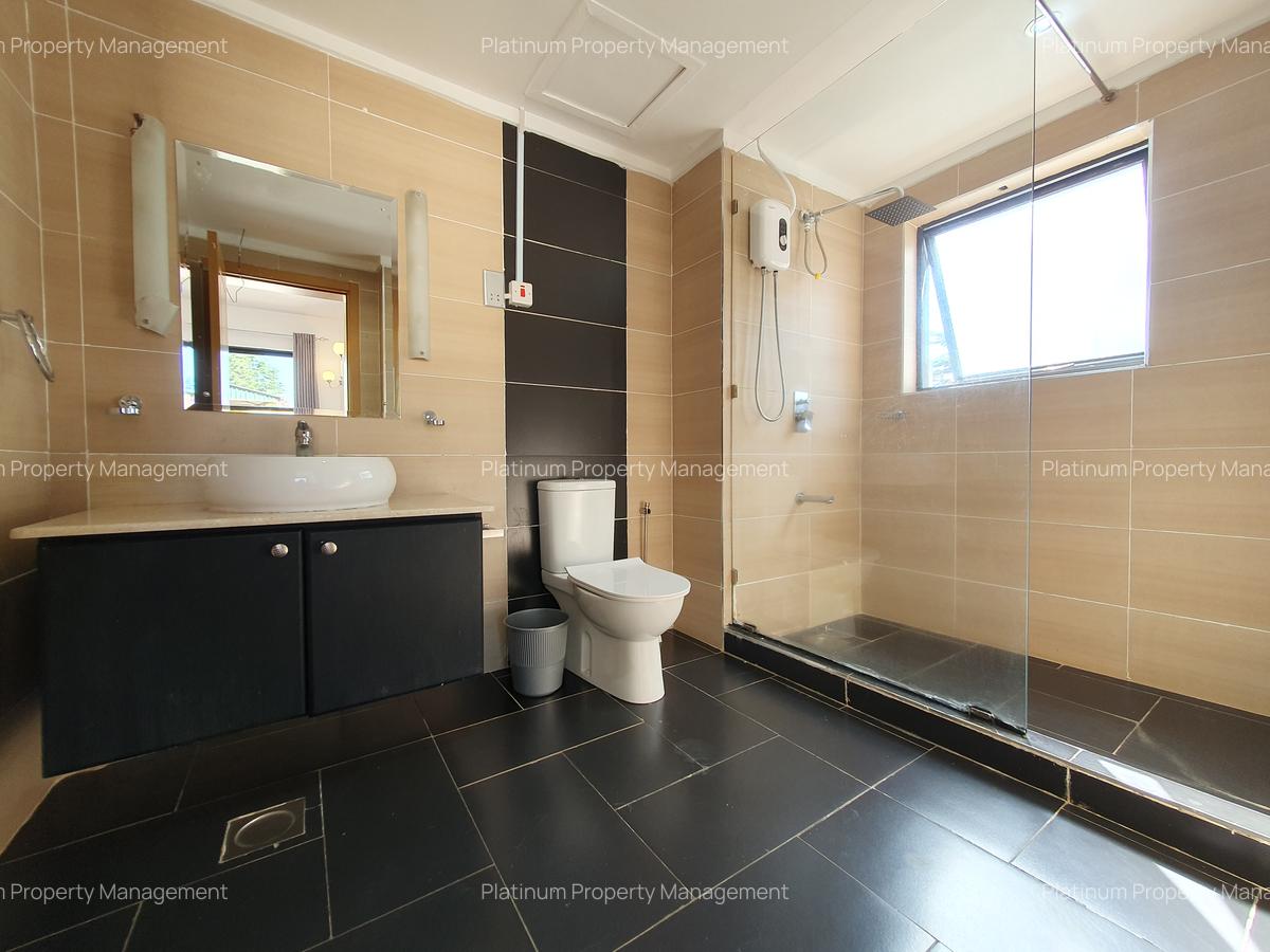 Serviced 2 Bed Apartment with En Suite at Westlands Rd - 12