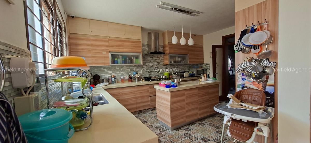 5 Bed House with En Suite in Lavington - 6