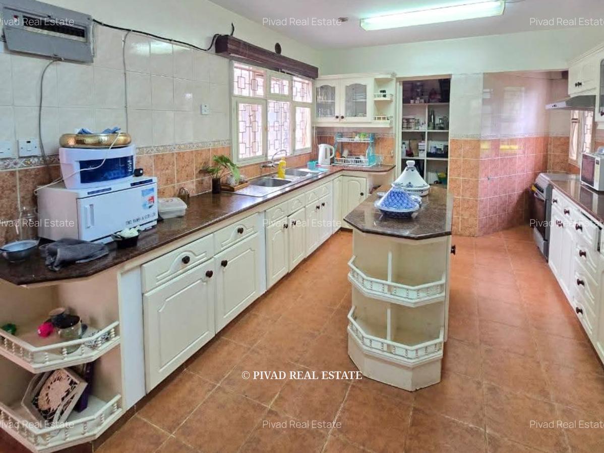 4 Bed House with En Suite in Runda - 5