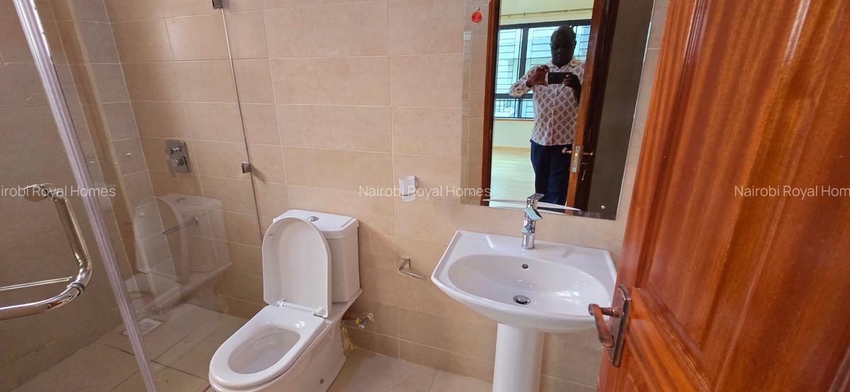 5 Bed Townhouse with En Suite at Lavington Road - 16