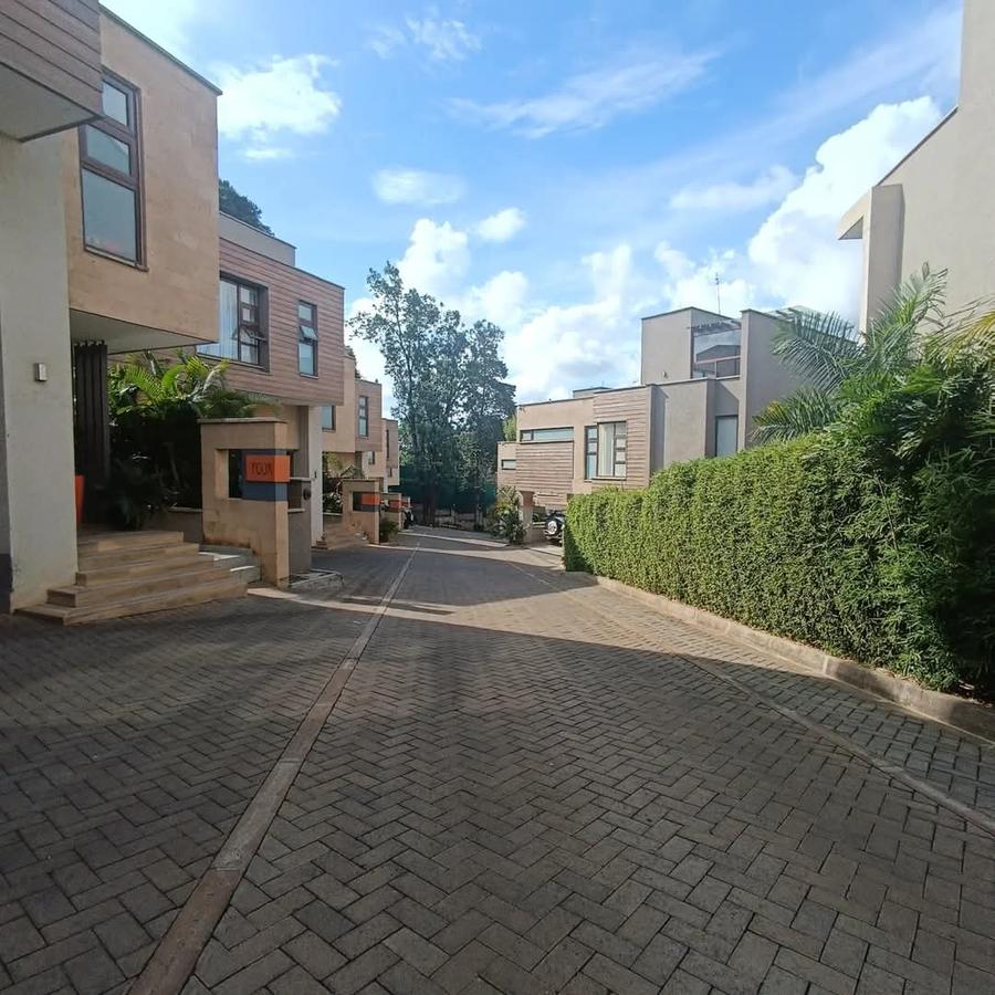 4 Bed Townhouse with En Suite at Lavington - 2