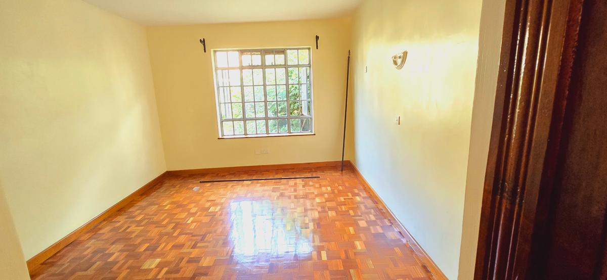 5 Bed Townhouse with En Suite at Lavington - 8