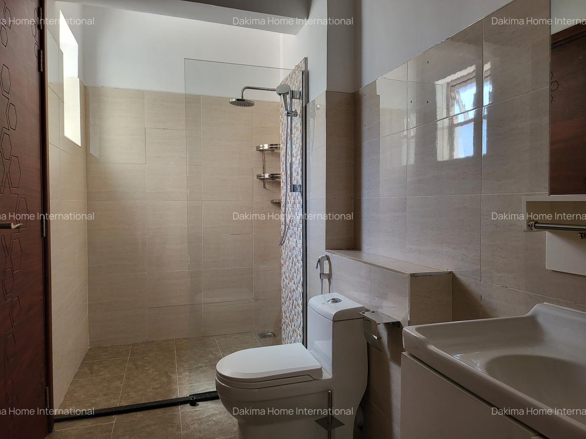 4 Bed Apartment with En Suite in General Mathenge - 6