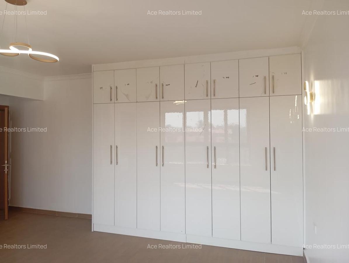 3 Bed Apartment with En Suite at Rose Avenue - 13