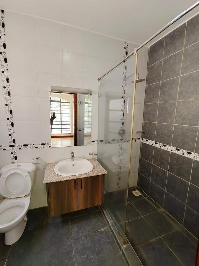 5 Bed Townhouse with En Suite at Lavington - 8