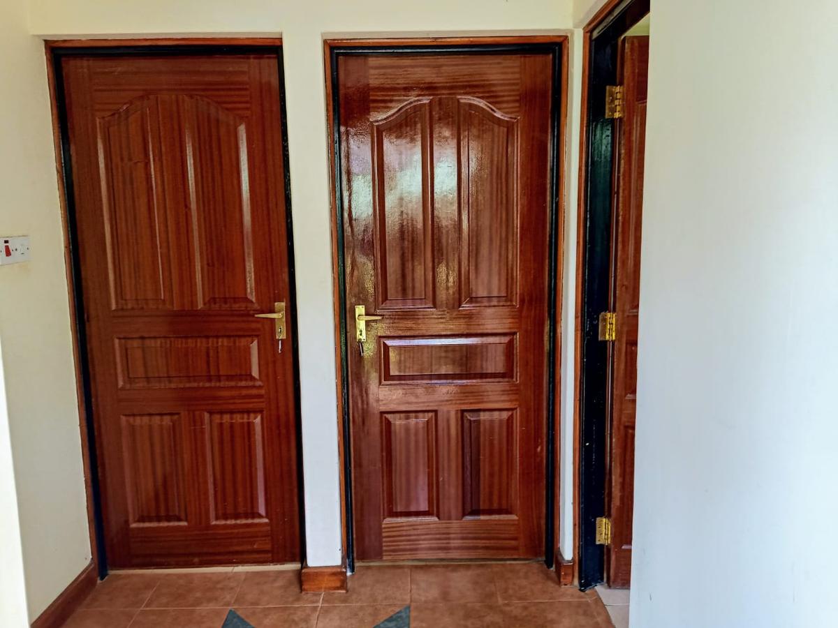 1 Bed House with En Suite in Lavington - 10