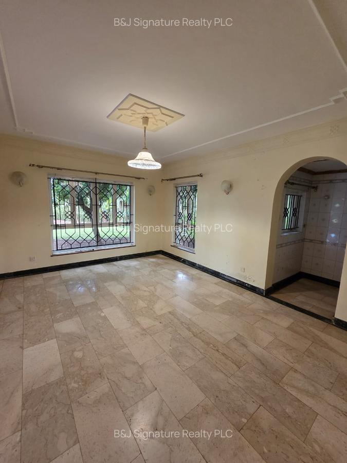 4 Bed Townhouse with En Suite in Hill View - 17