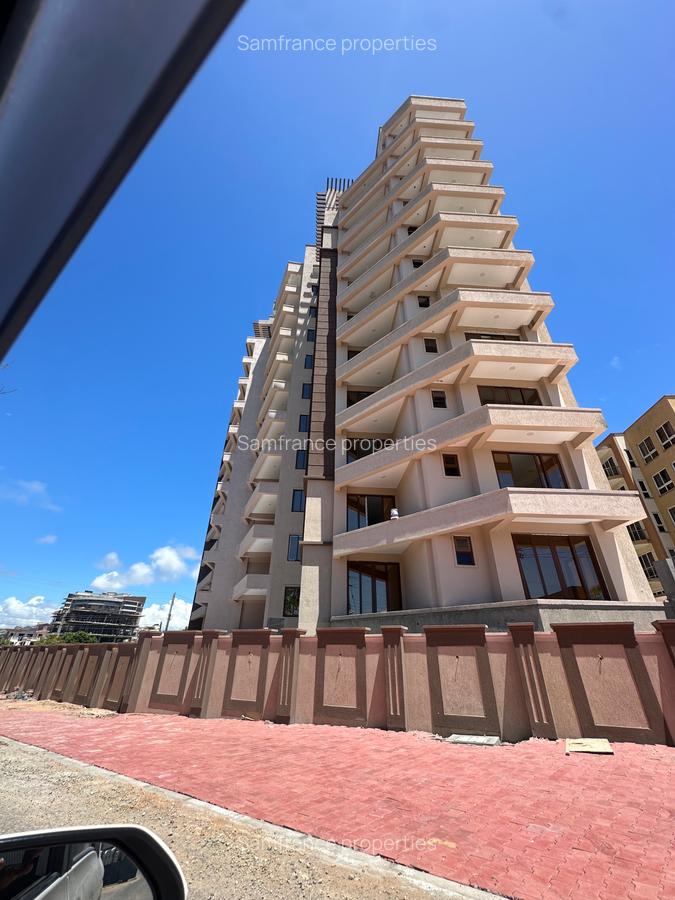 Serviced 2 Bed Apartment with En Suite at 1St Avanue - 4