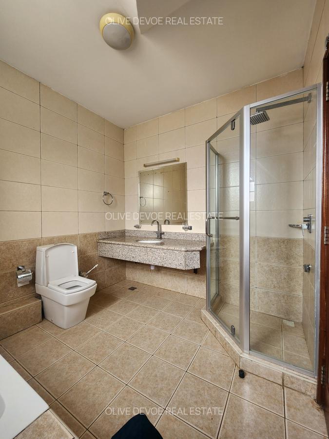 4 Bed Townhouse with En Suite in Lavington - 15