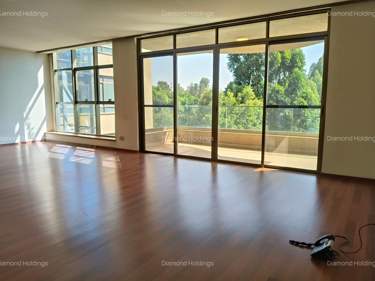 3 Bed Apartment with En Suite at Parklands - 8