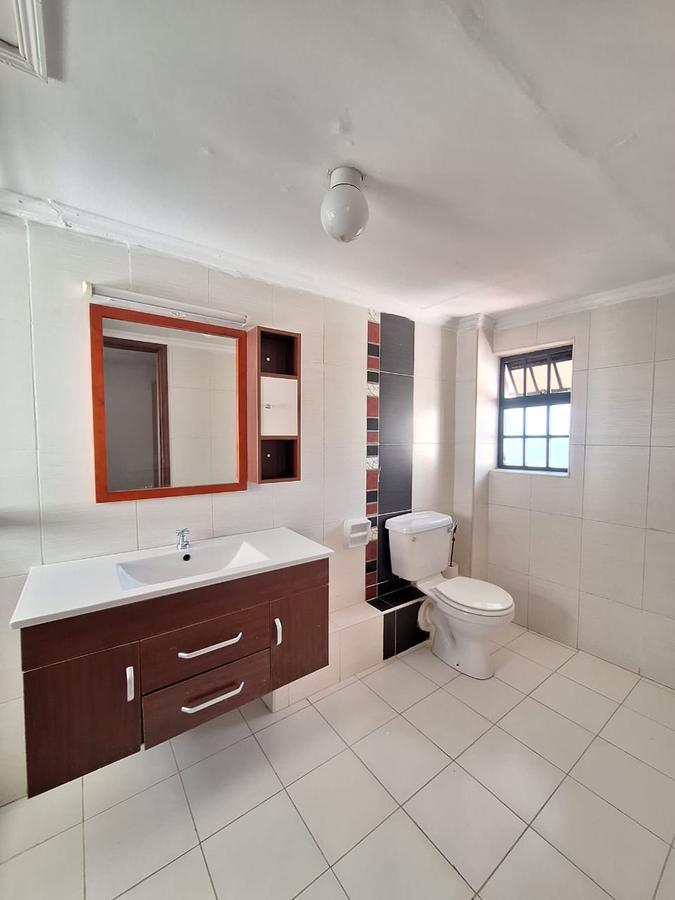 4 Bed Townhouse with En Suite at Lavington - 16