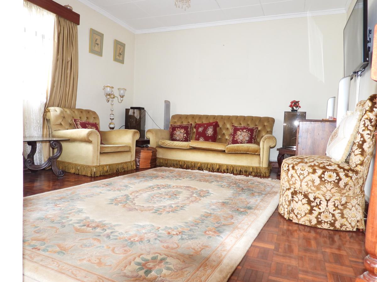 4 Bed Townhouse with En Suite in Brookside - 9