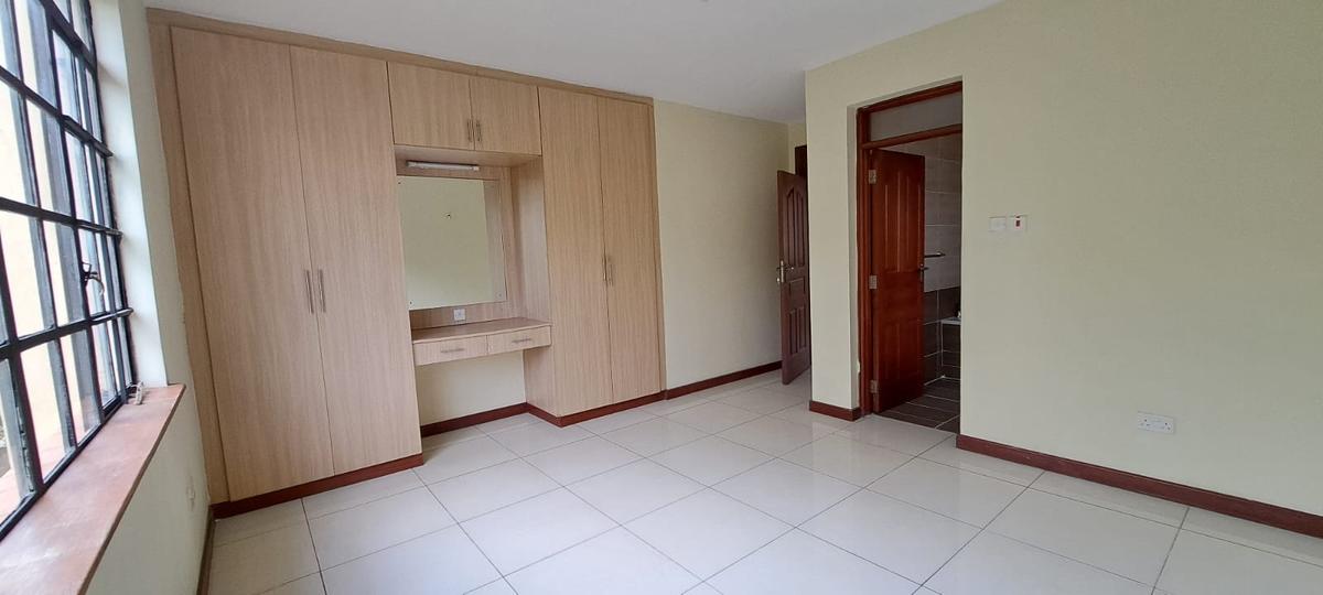 2 Bed Apartment with En Suite at Lavington - 8