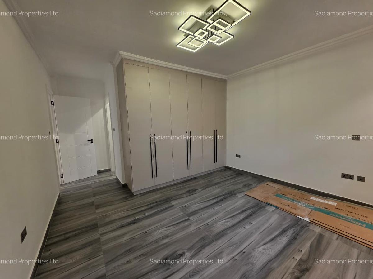 1 Bed Apartment with En Suite in Brookside - 7