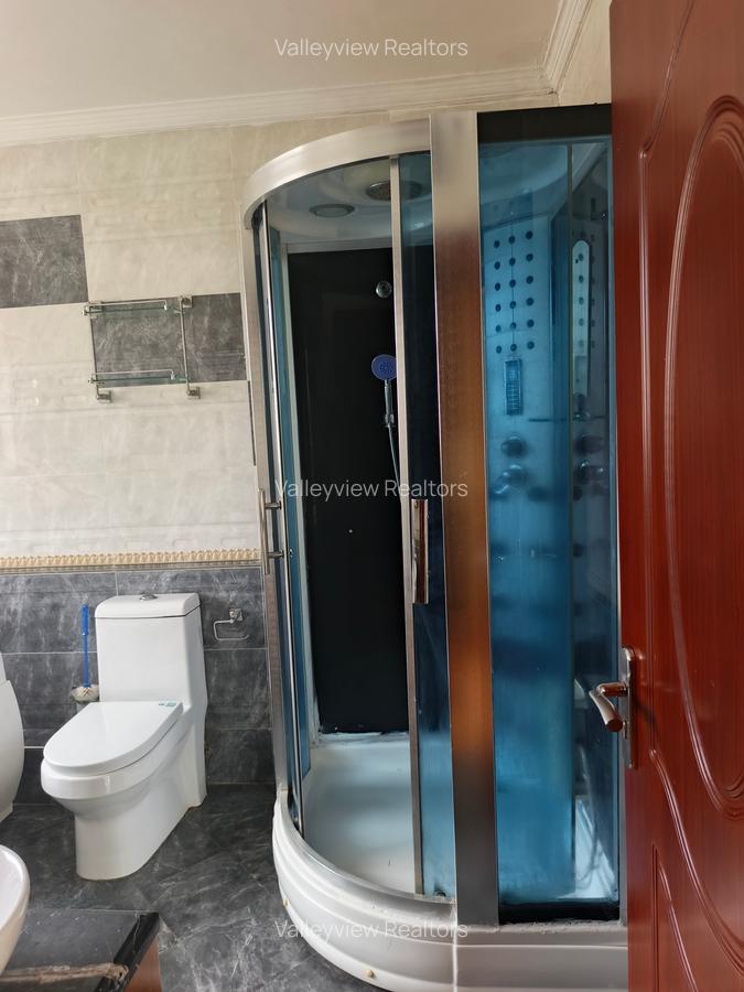 5 Bed Townhouse with En Suite at Lavington - 19