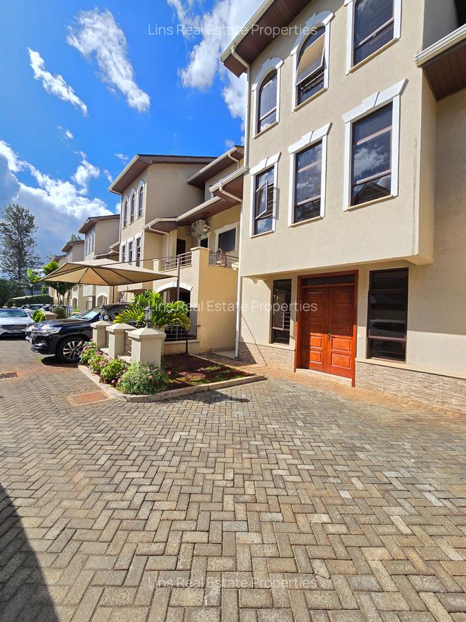 5 Bed Townhouse with En Suite in Lavington - 2