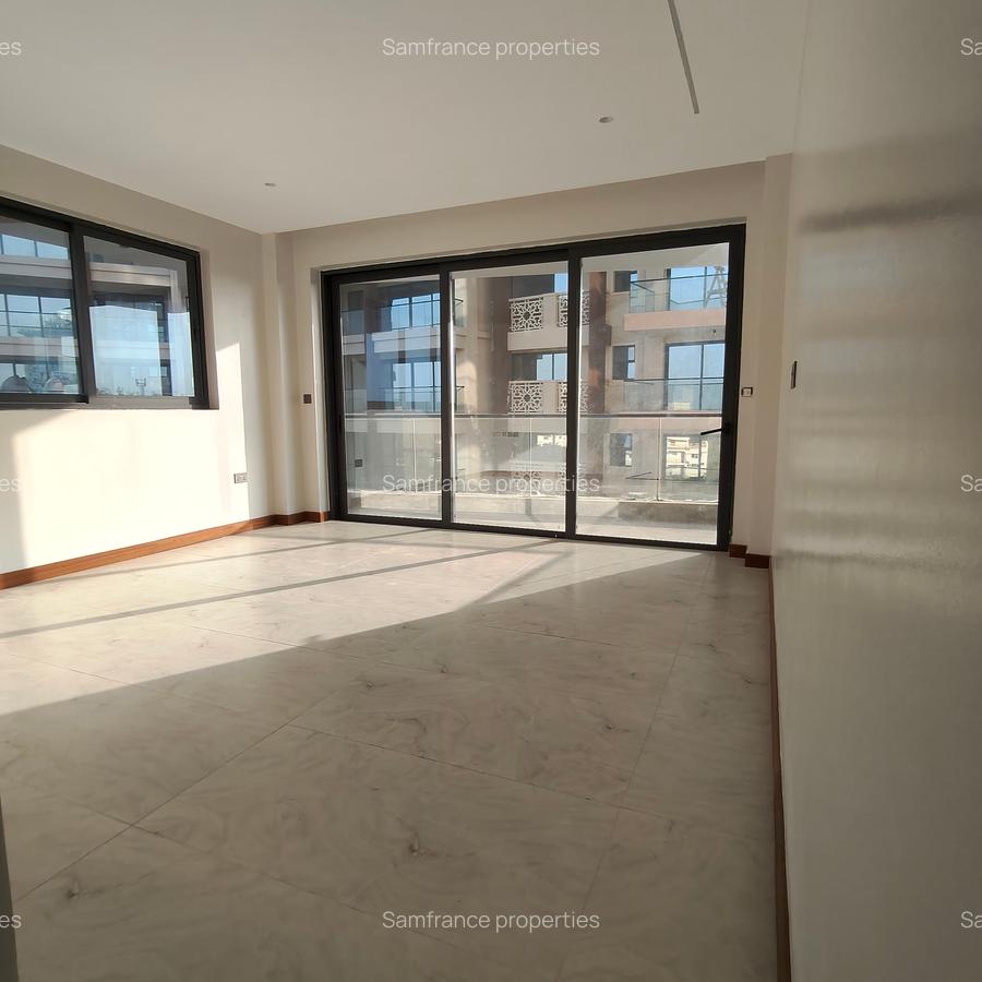 3 Bed Apartment with En Suite at Links Road - 3