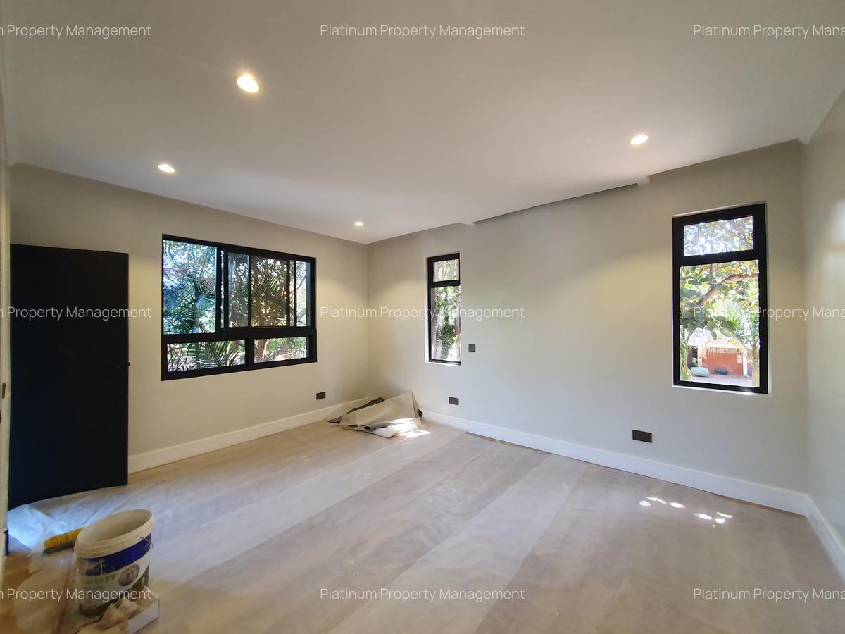 3 Bed House with En Suite at United Nations Avenue - 11