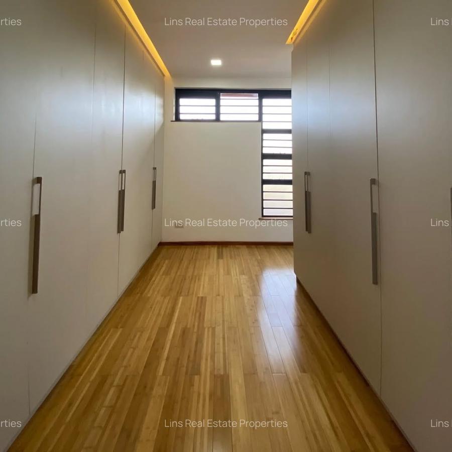 3 Bed House with En Suite in Rosslyn - 7